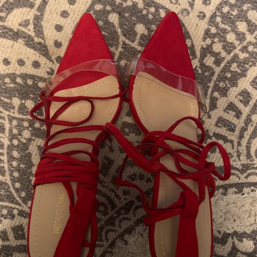 Suede red strap shoes